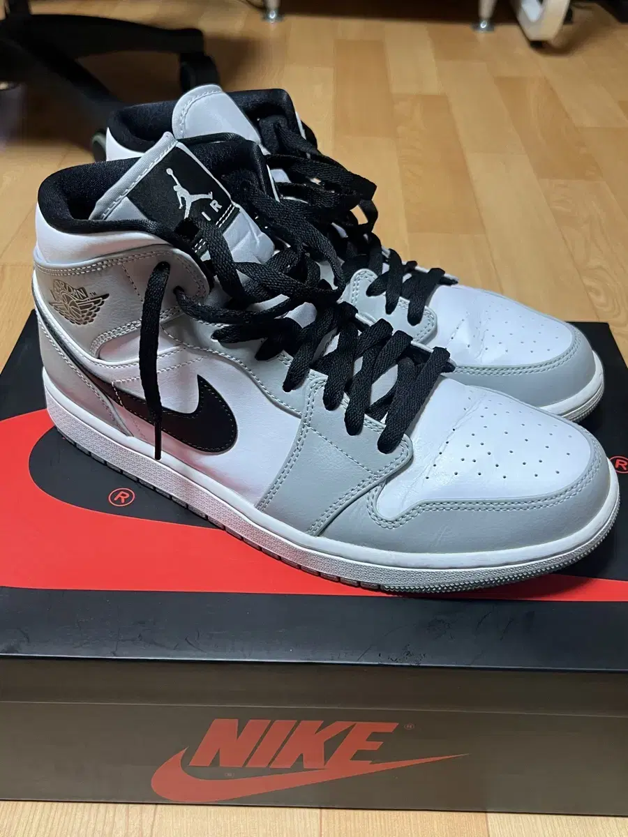 Jordan 1 Mid Light Smoke Grey (280)